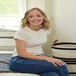 Meet your Posher, Adrienne